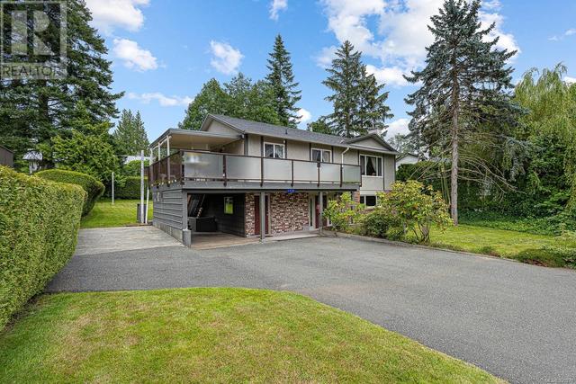 1950 Richardson Ave, House detached with 3 bedrooms, 2 bathrooms and 4 parking in Comox BC | Card Image