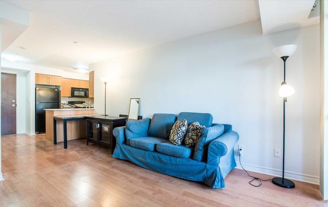 404 - 310 Burnhamthorpe Rd, Condo with 1 bedrooms, 1 bathrooms and 1 parking in Mississauga ON | Image 3
