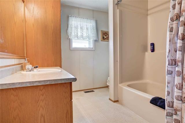 4099 Lynn St, Home with 2 bedrooms, 2 bathrooms and 3 parking in Severn ON | Image 3