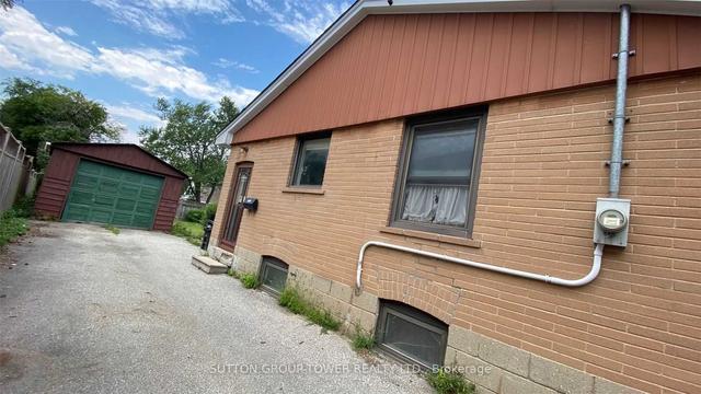 150 Dorset Rd, House detached with 2 bedrooms, 1 bathrooms and 5 parking in Toronto ON | Image 3