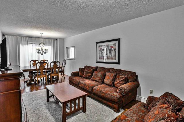 726 Shanahan Blvd, House attached with 3 bedrooms, 3 bathrooms and 2 parking in Newmarket ON | Image 10