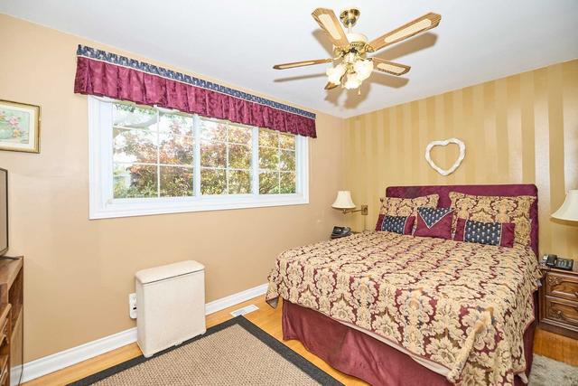 27 Woodcrest Dr, House detached with 3 bedrooms, 2 bathrooms and 5 parking in St. Catharines ON | Image 4