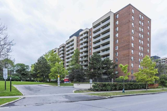 1010 - 9 Four Winds Dr, Condo with 3 bedrooms, 2 bathrooms and 1 parking in Toronto ON | Image 1