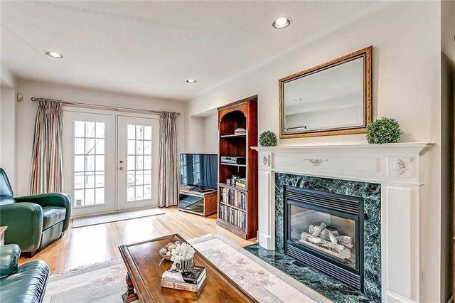 5 - 2303 Hill Ridge Crt, Townhouse with 3 bedrooms, 3 bathrooms and 2 parking in Oakville ON | Image 19