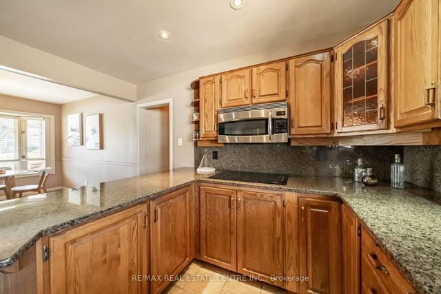 576 Dunbar Rd, House detached with 2 bedrooms, 2 bathrooms and 3 parking in Kitchener ON | Image 2