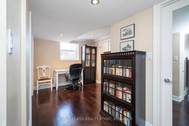 199 Ridgewood Rd, House detached with 3 bedrooms, 3 bathrooms and 8 parking in Toronto ON | Image 22