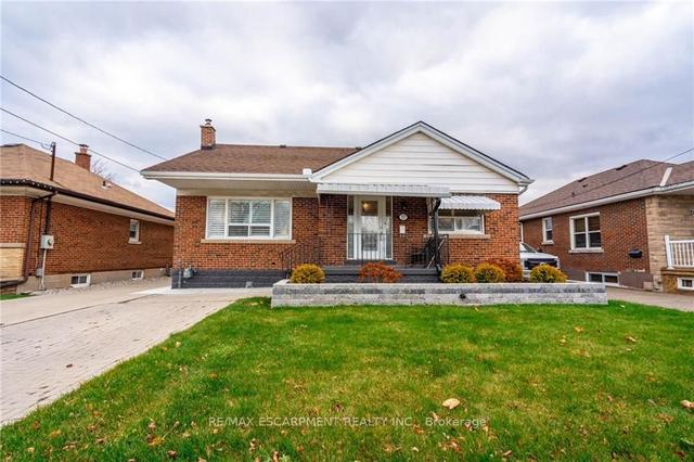 237 Parkdale Ave S, House detached with 3 bedrooms, 2 bathrooms and 2 parking in Hamilton ON | Image 1