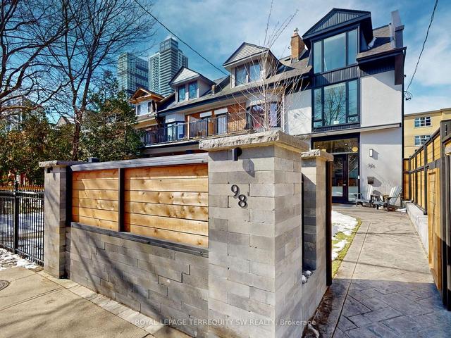98 Pembroke St, House attached with 3 bedrooms, 5 bathrooms and 2 parking in Toronto ON | Image 1