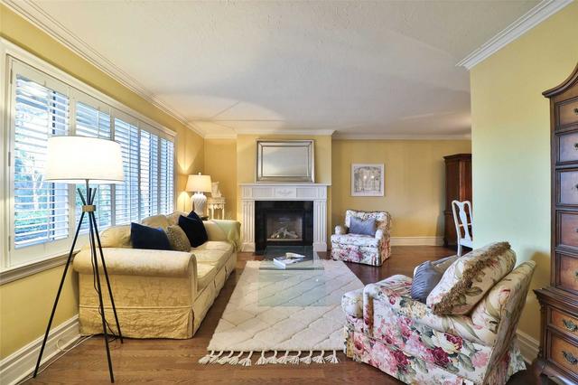 1 Park Hill Crt, House detached with 2 bedrooms, 2 bathrooms and 3 parking in Brampton ON | Image 4