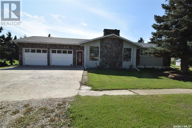 329 1st Avenue, House detached with 3 bedrooms, 3 bathrooms and null parking in St. Benedict SK | Image 2