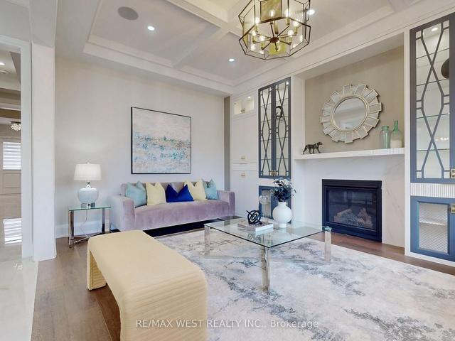 5199 Symphony Crt, House detached with 4 bedrooms, 5 bathrooms and 7 parking in Mississauga ON | Image 8