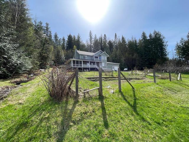 3865 Malina Road, House detached with 4 bedrooms, 3 bathrooms and null parking in Central Kootenay E BC | Image 12
