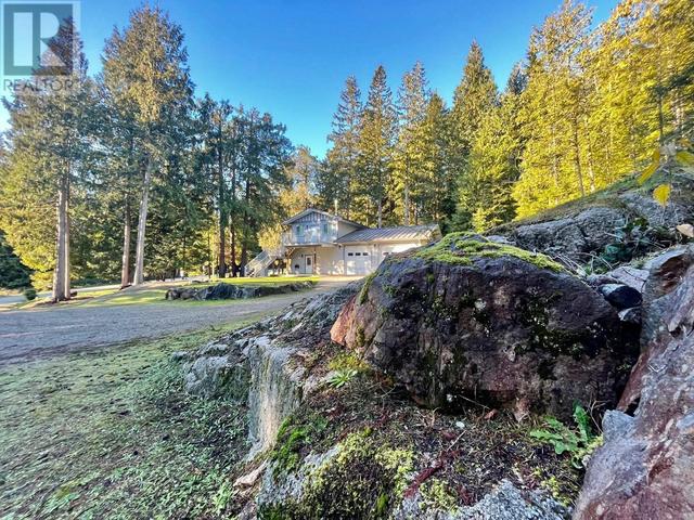1356 Roberts Creek Road, House detached with 3 bedrooms, 3 bathrooms and 9 parking in Sunshine Coast D BC | Image 3