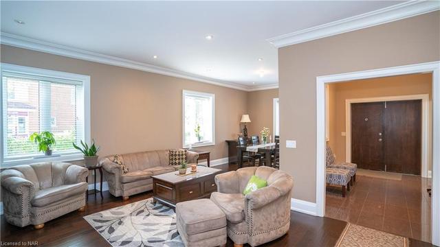 8307 Willoughby Drive, House detached with 4 bedrooms, 2 bathrooms and null parking in Niagara Falls ON | Image 12