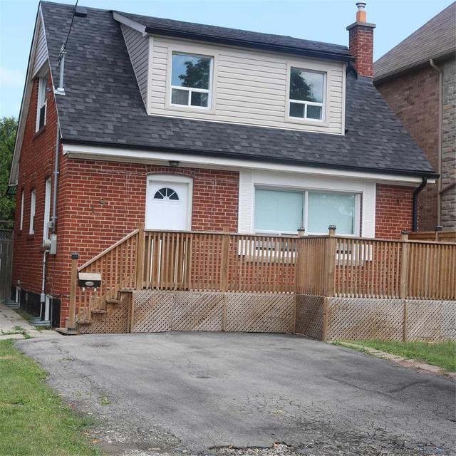 19 Privet Rd, House detached with 2 bedrooms, 2 bathrooms and 4 parking in Toronto ON | Image 1