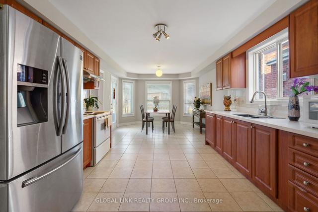 32 Dunnet St, House detached with 4 bedrooms, 3 bathrooms and 6 parking in Markham ON | Image 7