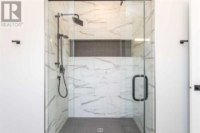 And walk-in shower | Image 17