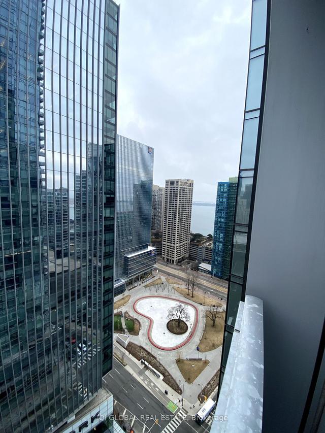 3003 - 10 York St, Condo with 2 bedrooms, 2 bathrooms and 1 parking in Toronto ON | Image 20