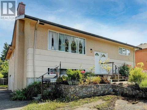 730 Snowdrop Ave, Saanich, BC, V8Z2N2 | Card Image