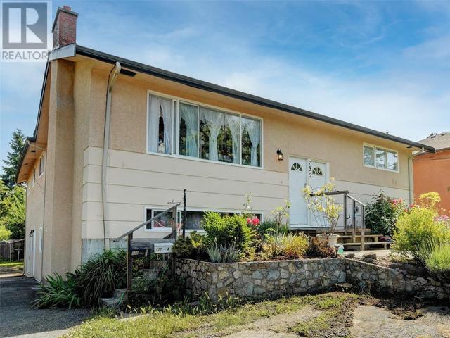 730 Snowdrop Ave, House detached with 6 bedrooms, 4 bathrooms and 2 parking in Saanich BC | Image 1