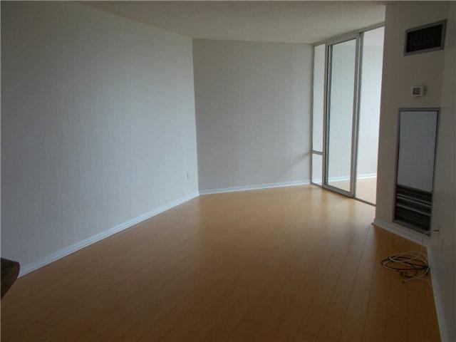 1001 - 550 Webb Dr, Condo with 2 bedrooms, 1 bathrooms and 1 parking in Mississauga ON | Image 5