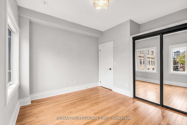 939 Queen St W, House attached with 3 bedrooms, 3 bathrooms and 1 parking in Toronto ON | Image 4