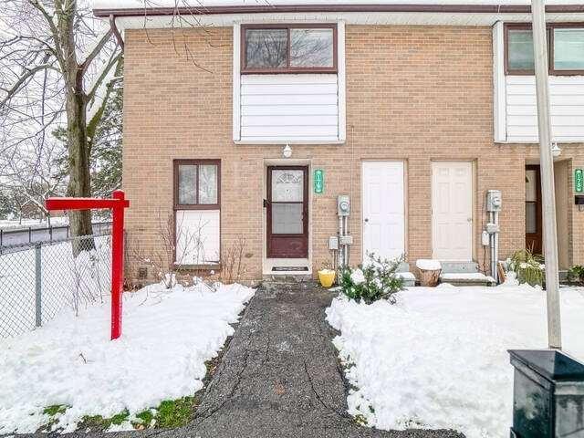 176 Fleetwood Cres, Townhouse with 3 bedrooms, 2 bathrooms and 1 parking in Brampton ON | Image 23