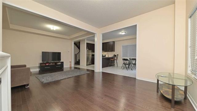 16 Thornapple St, House semidetached with 4 bedrooms, 4 bathrooms and 2 parking in Brampton ON | Image 2
