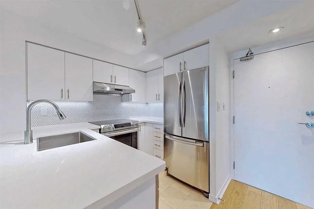 1003 - 230 King St E, Condo with 2 bedrooms, 1 bathrooms and 1 parking in Toronto ON | Image 2