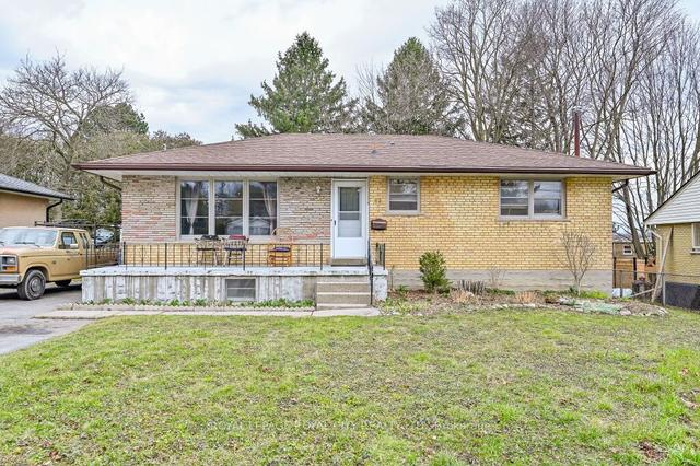 62 Dumbarton St, House detached with 3 bedrooms, 2 bathrooms and 5 parking in Guelph ON | Image 1