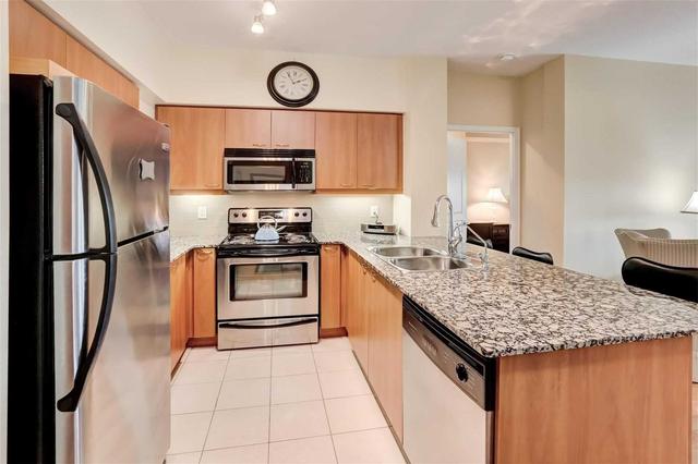 1405 - 1403 Royal York Rd, Condo with 2 bedrooms, 2 bathrooms and 1 parking in Toronto ON | Image 16