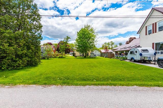 8 Mill St, House detached with 3 bedrooms, 1 bathrooms and 3 parking in East Gwillimbury ON | Image 2