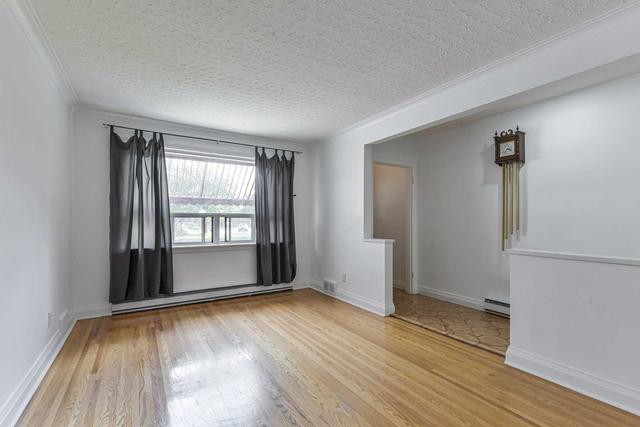 36 Arrowsmith Ave, House detached with 3 bedrooms, 2 bathrooms and 3 parking in Toronto ON | Image 5