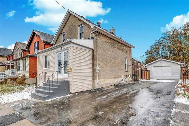 196 Albert St, House detached with 3 bedrooms, 2 bathrooms and 5 parking in Oshawa ON | Image 1