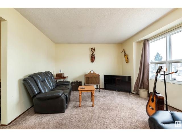 2610 145a Av Nw, House detached with 3 bedrooms, 1 bathrooms and null parking in Edmonton AB | Image 2