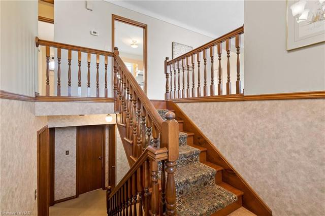 9 Pioneer Court, House detached with 3 bedrooms, 2 bathrooms and 3 parking in St. Catharines ON | Image 7