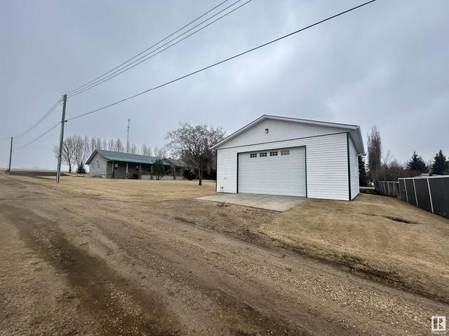 5004 52 Av, House detached with 4 bedrooms, 3 bathrooms and null parking in Westlock County AB | Image 61