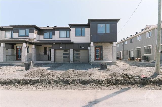 658 Cygnus Street, Townhouse with 4 bedrooms, 3 bathrooms and 2 parking in Ottawa ON | Image 4