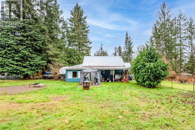 The house has an 8 year old metal roof | Image 22