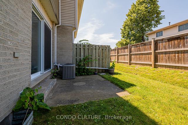 3 - 125 Sekura Cres, Townhouse with 3 bedrooms, 2 bathrooms and 2 parking in Cambridge ON | Image 28
