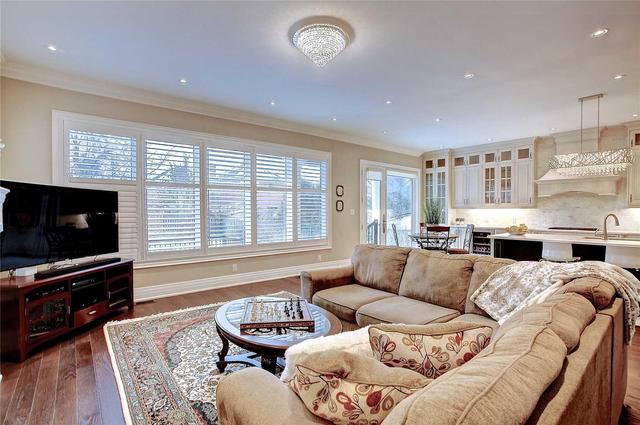 3309 Joan Dr, House detached with 4 bedrooms, 5 bathrooms and 4 parking in Mississauga ON | Image 10