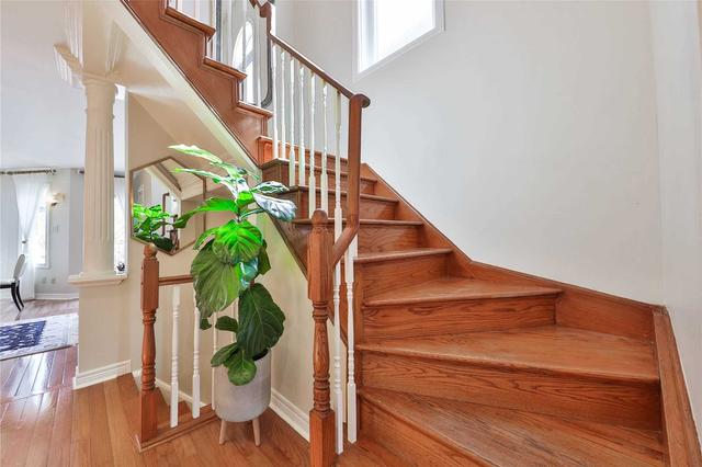 5488 Tree Crest Crt, House semidetached with 3 bedrooms, 3 bathrooms and 3 parking in Mississauga ON | Image 5