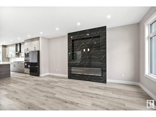 10507 63 Av Nw, House detached with 5 bedrooms, 3 bathrooms and 4 parking in Edmonton AB | Image 10