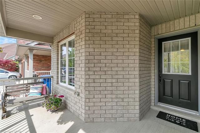 136 Mcarthur Crescent, House semidetached with 3 bedrooms, 3 bathrooms and null parking in Guelph ON | Image 32