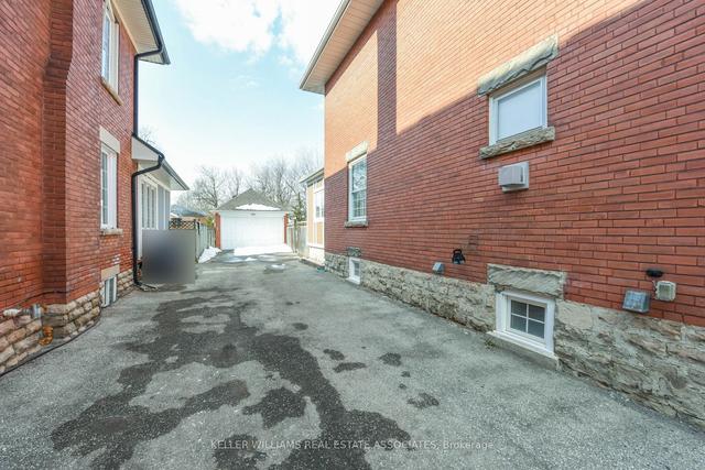 57 Elizabeth St S, House detached with 3 bedrooms, 2 bathrooms and 8 parking in Brampton ON | Image 19