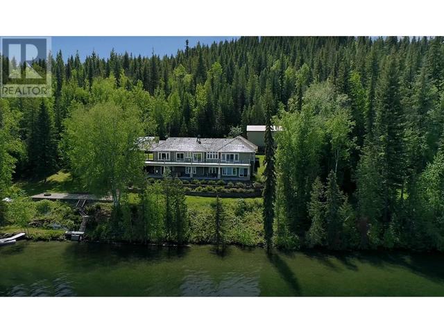 6741 Millar Road, House detached with 5 bedrooms, 3 bathrooms and null parking in Cariboo F BC | Image 1