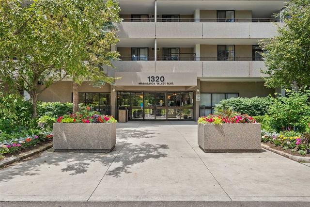 1006 - 1320 Mississauga Valley Blvd, Condo with 2 bedrooms, 2 bathrooms and 1 parking in Mississauga ON | Image 1