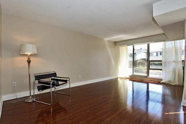 118 - 1300 Marlborough Crt E, Condo with 3 bedrooms, 2 bathrooms and null parking in Oakville ON | Image 5