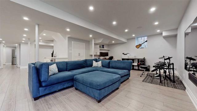 32 Wardlaw Pl, House detached with 4 bedrooms, 3 bathrooms and 4 parking in Vaughan ON | Image 25