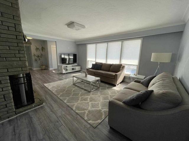 10 Sifton Crt, House detached with 3 bedrooms, 2 bathrooms and 2 parking in Toronto ON | Image 2
